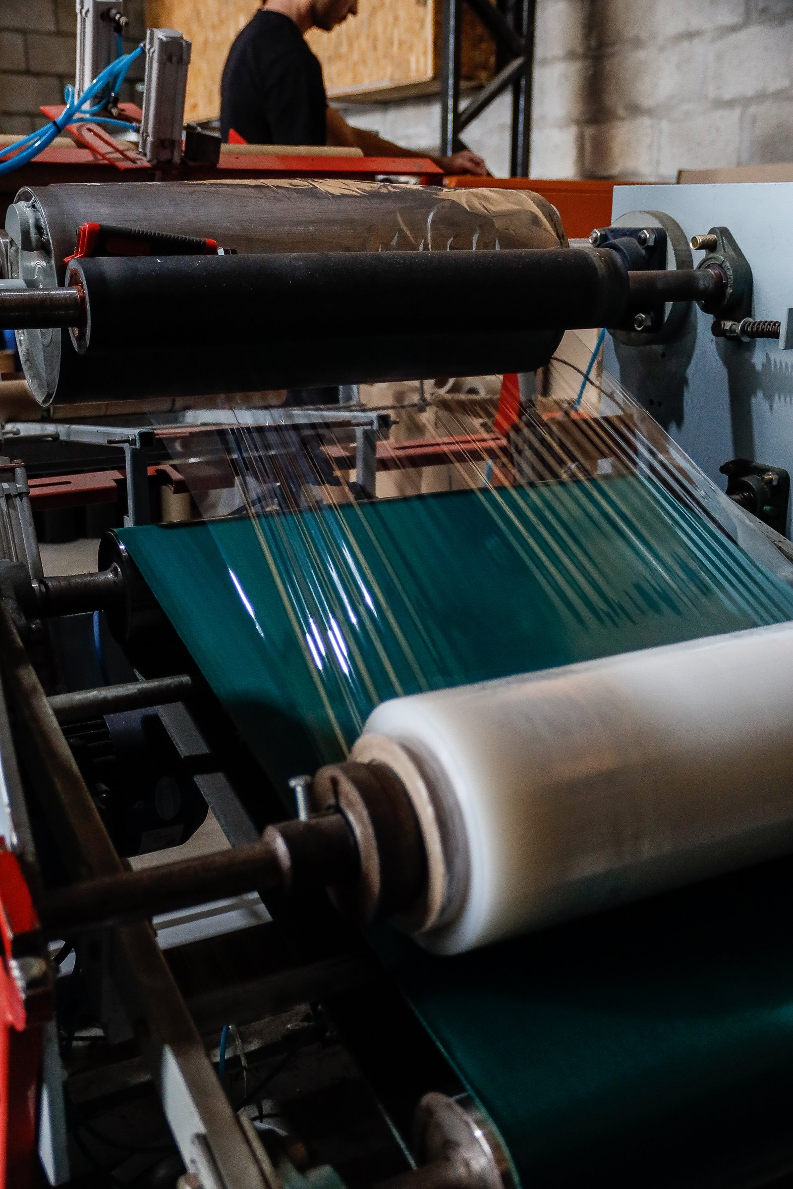 Máquina de producción de film stretch en la fábrica Jacot